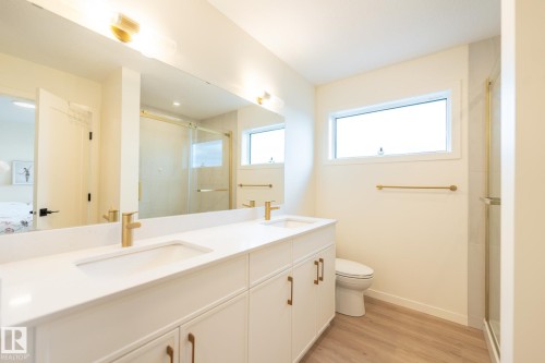 3315 Kulay Way, Edmonton, AB - Indoor Photo Showing Bathroom