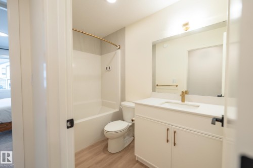 3315 Kulay Way, Edmonton, AB - Indoor Photo Showing Bathroom