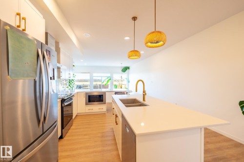 3315 Kulay Way, Edmonton, AB - Indoor Photo Showing Kitchen With Stainless Steel Kitchen With Double Sink With Upgraded Kitchen