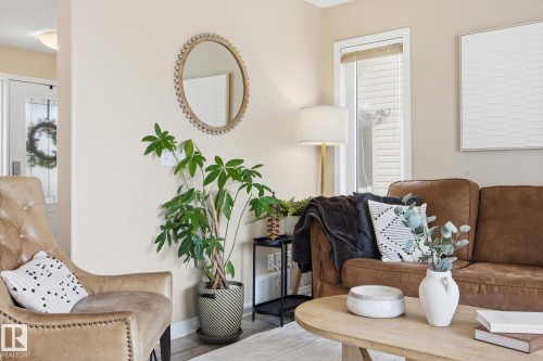 33 Grayridge Crescent, Stony Plain, AB - Indoor Photo Showing Living Room