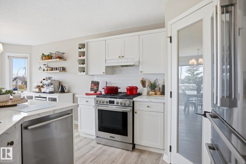 33 Grayridge Crescent, Stony Plain, AB - Indoor Photo Showing Kitchen With Stainless Steel Kitchen