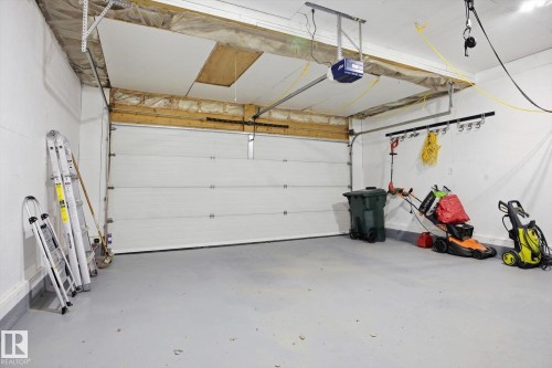 33 Grayridge Crescent, Stony Plain, AB - Indoor Photo Showing Garage