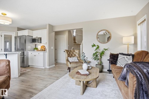 33 Grayridge Crescent, Stony Plain, AB - Indoor Photo Showing Living Room