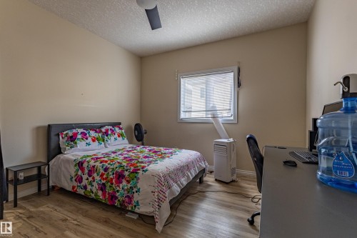 Neutral wall color with wood-finish flooring - 195 Kulawy Drive, Edmonton, AB - Indoor Photo Showing Bedroom