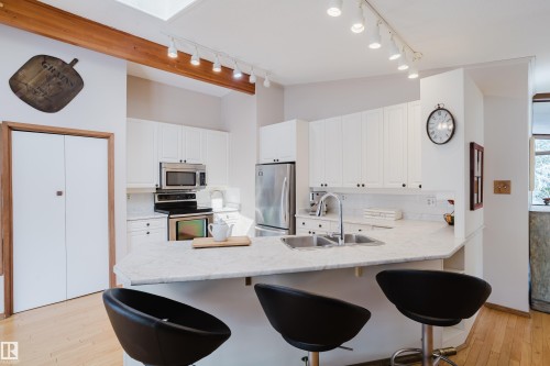 4212 Aspen Drive E, Edmonton, AB - Indoor Photo Showing Kitchen With Double Sink With Upgraded Kitchen