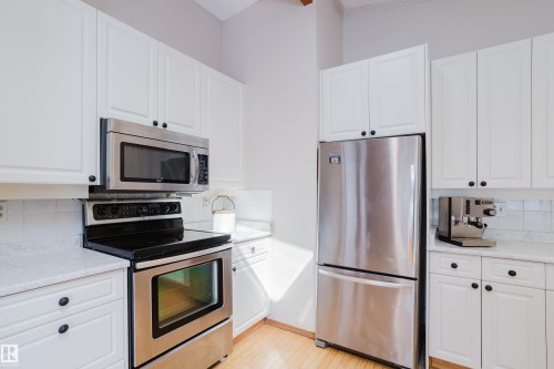4212 Aspen Drive E, Edmonton, AB - Indoor Photo Showing Kitchen