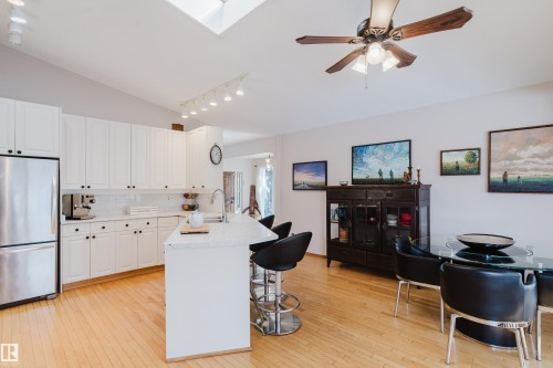 4212 Aspen Drive E, Edmonton, AB - Indoor Photo Showing Kitchen