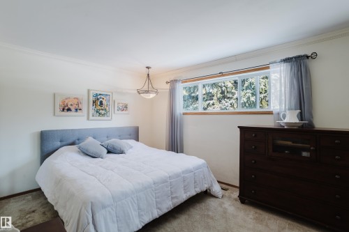 4212 Aspen Drive E, Edmonton, AB - Indoor Photo Showing Bedroom