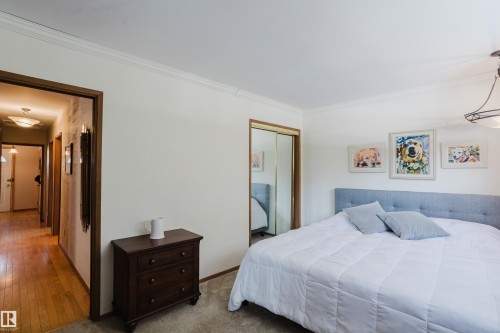 4212 Aspen Drive E, Edmonton, AB - Indoor Photo Showing Bedroom