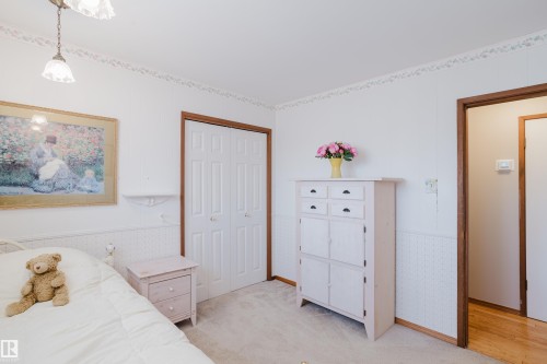 4212 Aspen Drive E, Edmonton, AB - Indoor Photo Showing Bedroom