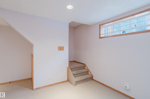 4212 Aspen Drive E, Edmonton, AB - Indoor Photo Showing Other Room