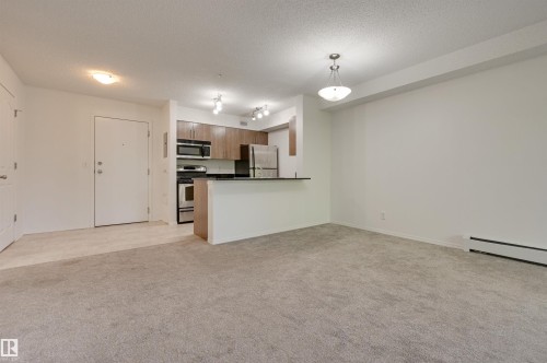 303 530 Watt Boulevard, Edmonton, AB - Indoor Photo Showing Kitchen