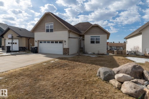 18 FIR Court  Cold Lake, AB T9M 0A8