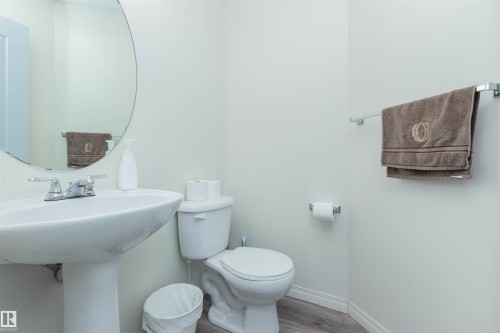 12204 18 Avenue, Edmonton, AB - Indoor Photo Showing Bathroom
