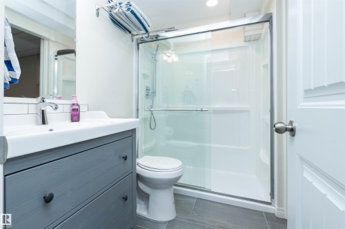 12204 18 Avenue, Edmonton, AB - Indoor Photo Showing Bathroom