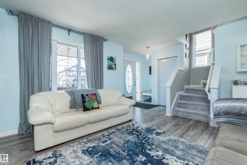 12204 18 Avenue, Edmonton, AB - Indoor Photo Showing Living Room