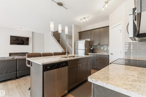 8011 Evans Crescent, Edmonton, AB - Indoor Photo Showing Kitchen