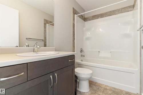 8011 Evans Crescent, Edmonton, AB - Indoor Photo Showing Bathroom