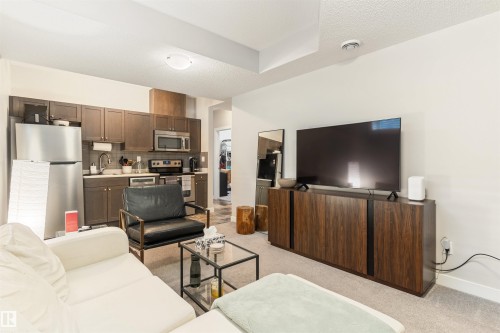 8011 Evans Crescent, Edmonton, AB - Indoor
