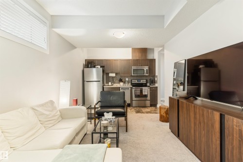 8011 Evans Crescent, Edmonton, AB - Indoor Photo Showing Kitchen