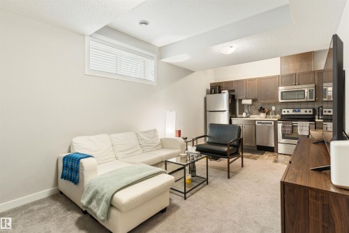 8011 Evans Crescent, Edmonton, AB - Indoor