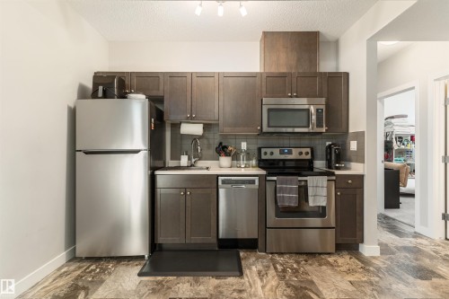 8011 Evans Crescent, Edmonton, AB - Indoor Photo Showing Kitchen