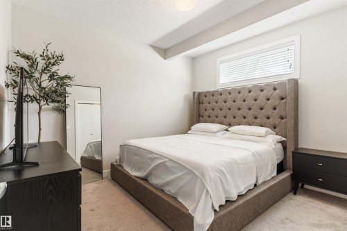 8011 Evans Crescent, Edmonton, AB - Indoor Photo Showing Bedroom