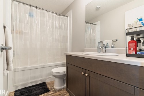 8011 Evans Crescent, Edmonton, AB - Indoor Photo Showing Bathroom