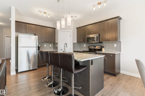 8011 Evans Crescent, Edmonton, AB - Indoor Photo Showing Kitchen
