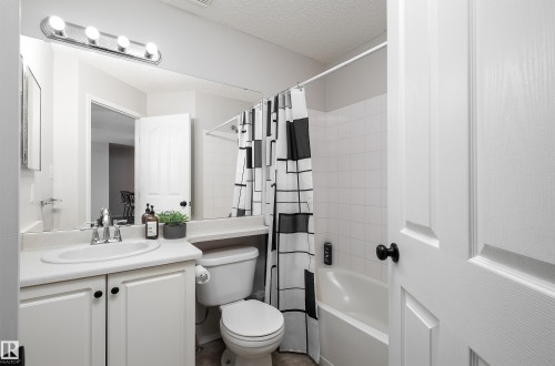 340 17447 98A Avenue, Edmonton, AB - Indoor Photo Showing Bathroom