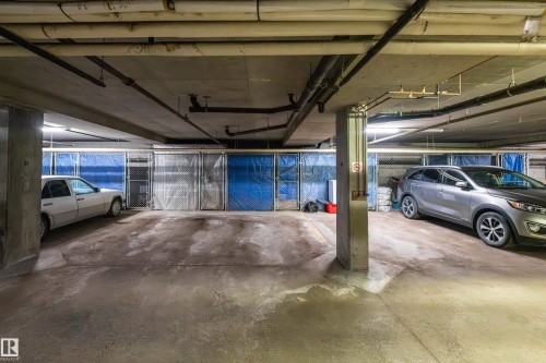 340 17447 98A Avenue, Edmonton, AB - Indoor Photo Showing Garage