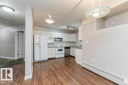 101 10809 Saskatchewan Drive, Edmonton, AB - Indoor Photo Showing Kitchen
