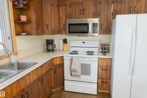 4904 43A Street, Barrhead, AB - Indoor Photo Showing Kitchen