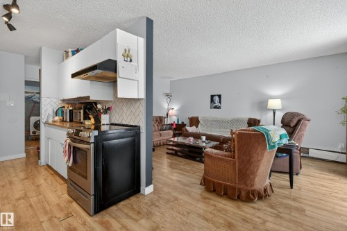1 13454 Fort Road, Edmonton, AB - Indoor Photo Showing Kitchen
