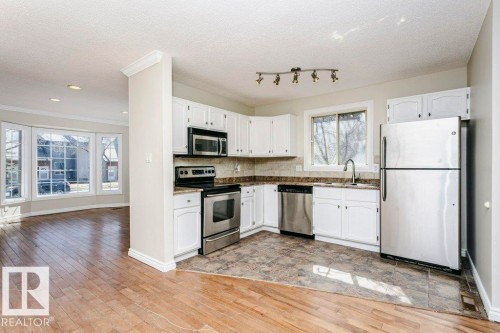 14304 32 Street, Edmonton, AB - Indoor Photo Showing Kitchen