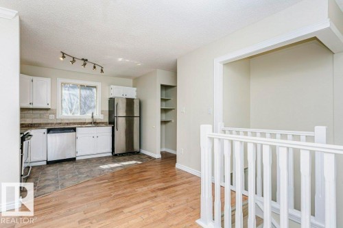 14304 32 Street, Edmonton, AB - Indoor Photo Showing Kitchen