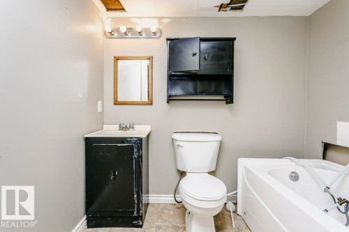 14304 32 Street, Edmonton, AB - Indoor Photo Showing Bathroom