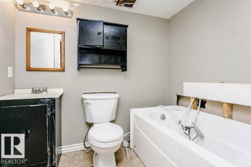 14304 32 Street, Edmonton, AB - Indoor Photo Showing Bathroom
