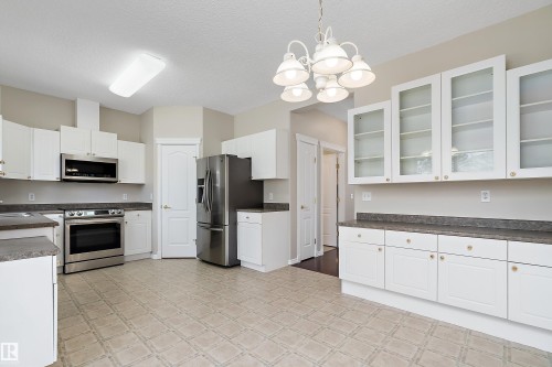 4 1780 Glastonbury Boulevard, Edmonton, AB - Indoor Photo Showing Kitchen