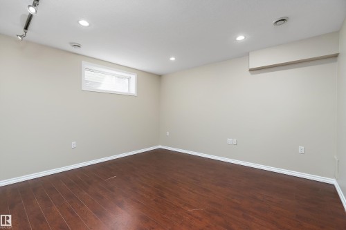 4 1780 Glastonbury Boulevard, Edmonton, AB - Indoor