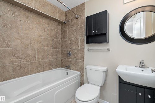 4 1780 Glastonbury Boulevard, Edmonton, AB - Indoor Photo Showing Bathroom