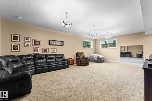 2 Vale Terrace, Fort Saskatchewan, AB - Indoor Photo Showing Living Room