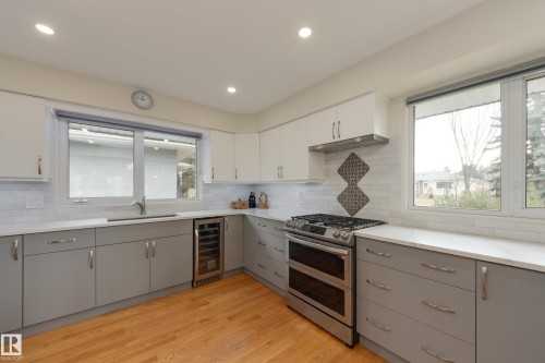 9503 77 Street, Edmonton, AB - Indoor Photo Showing Kitchen With Upgraded Kitchen