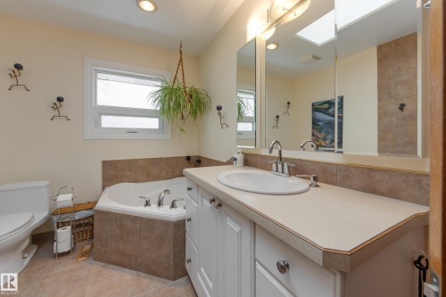 9503 77 Street, Edmonton, AB - Indoor Photo Showing Bathroom