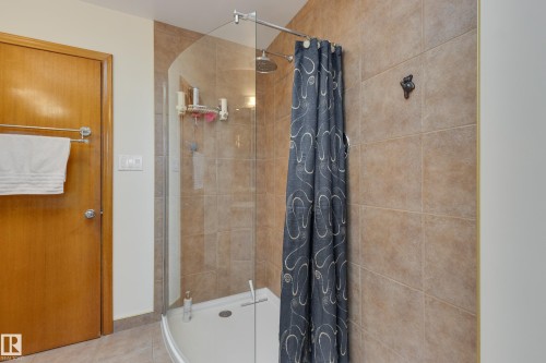 9503 77 Street, Edmonton, AB - Indoor Photo Showing Bathroom
