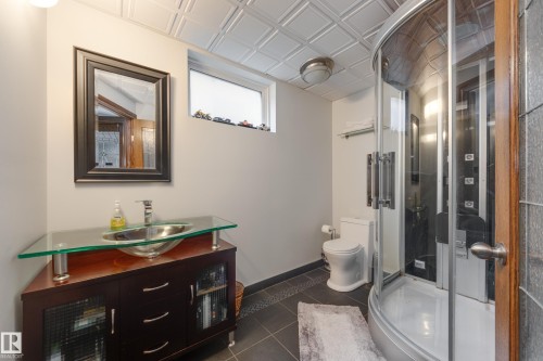9503 77 Street, Edmonton, AB - Indoor Photo Showing Bathroom