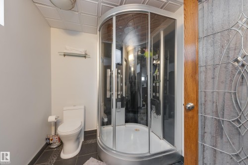 9503 77 Street, Edmonton, AB - Indoor Photo Showing Bathroom