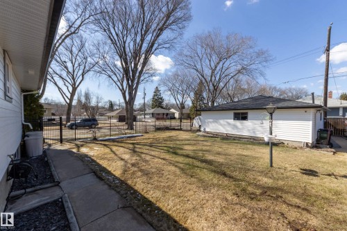 9503 77 Street, Edmonton, AB - Outdoor