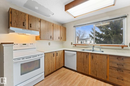3422 138A Avenue Nw, Edmonton, AB - Indoor Photo Showing Kitchen With Double Sink