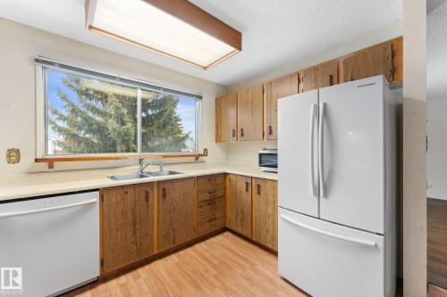 3422 138A Avenue Nw, Edmonton, AB - Indoor Photo Showing Kitchen With Double Sink